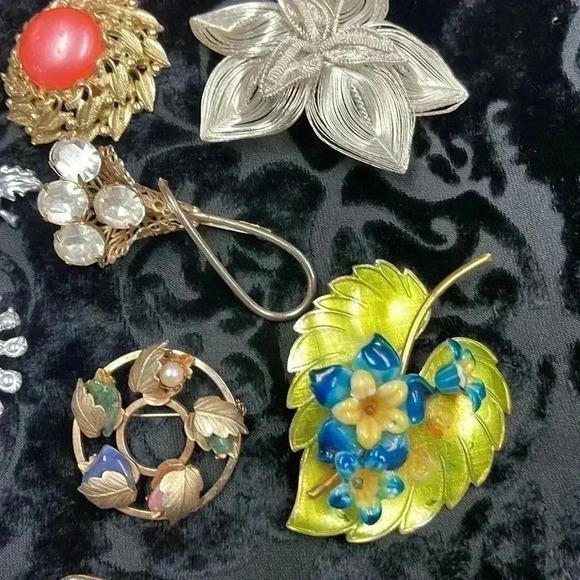 Vintage antique pins. 11 total. - Picture 2 of 7